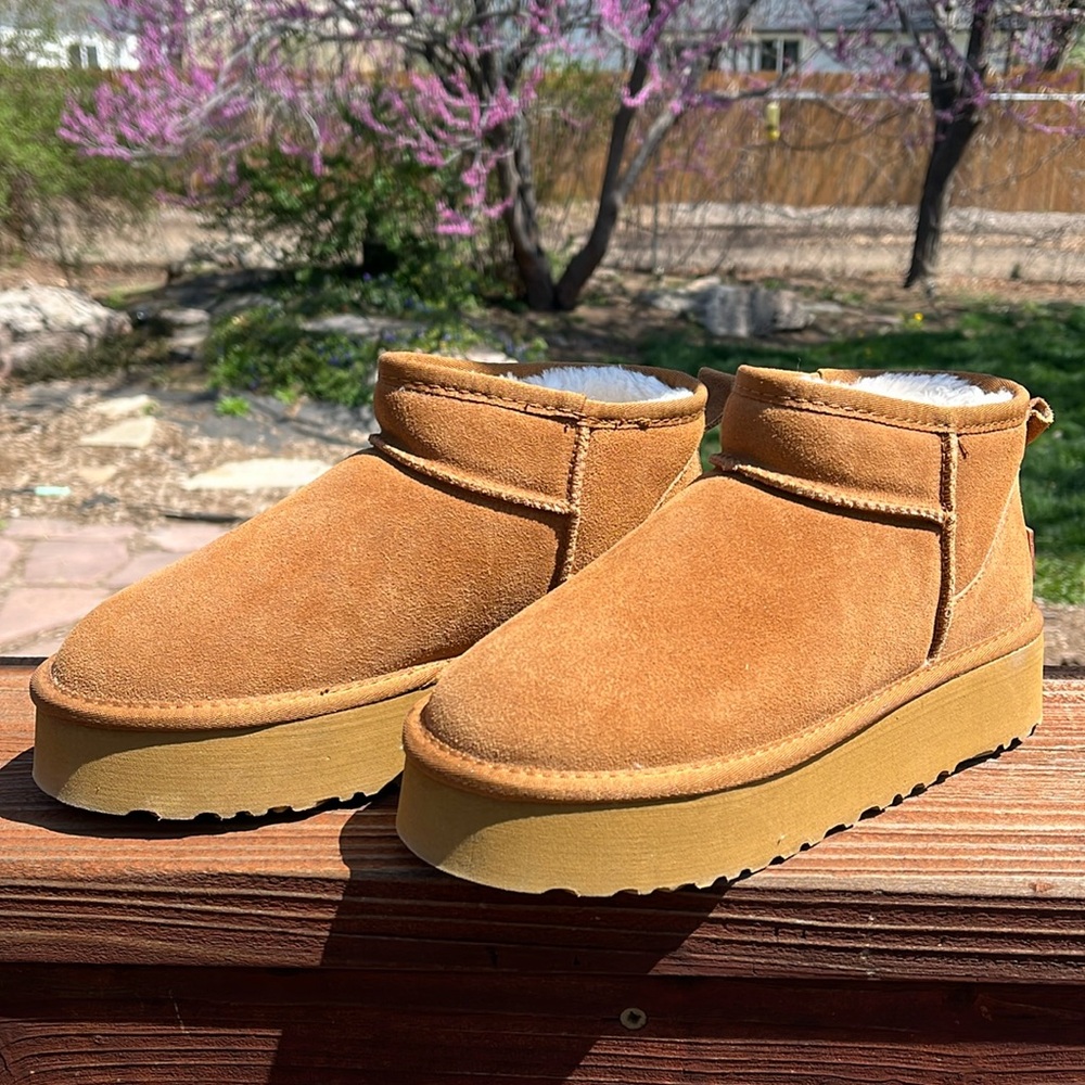 Ugg Ultra Mini Platform, size 7